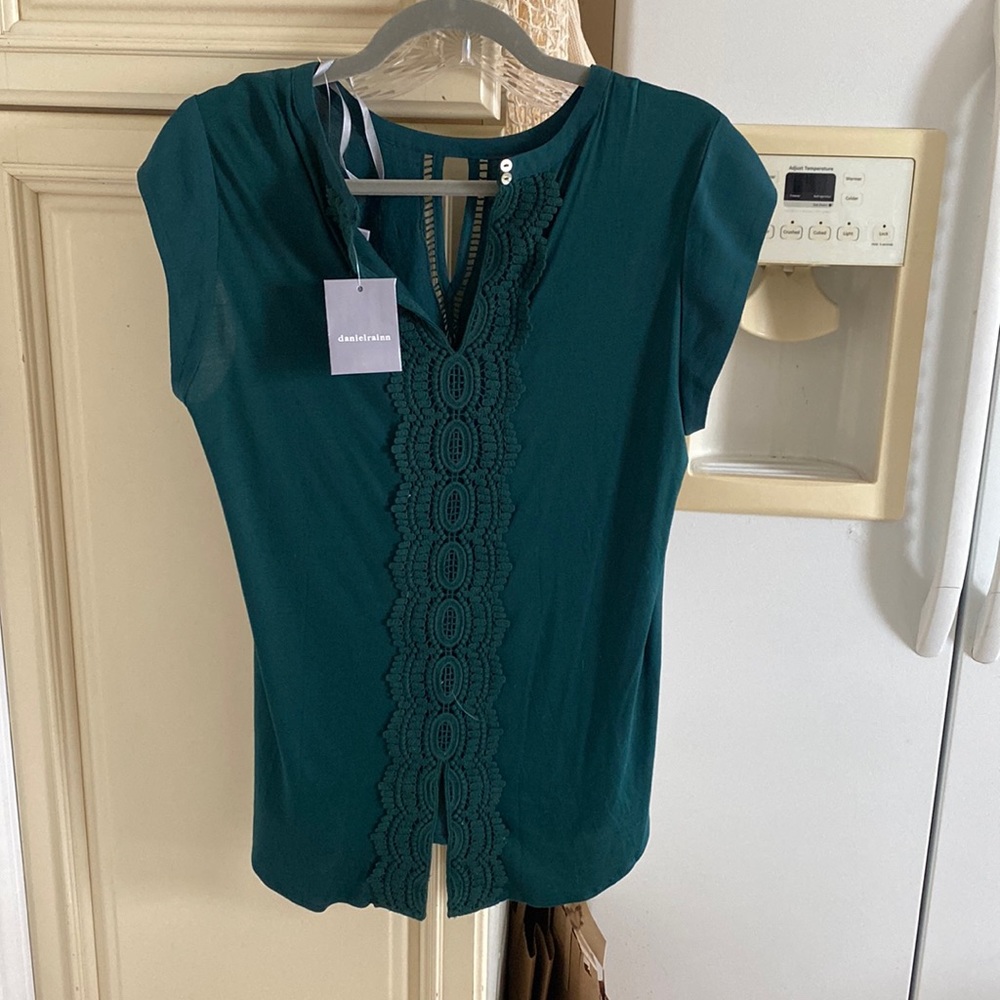 Never worn Daniel Rainn green woman’s blouse